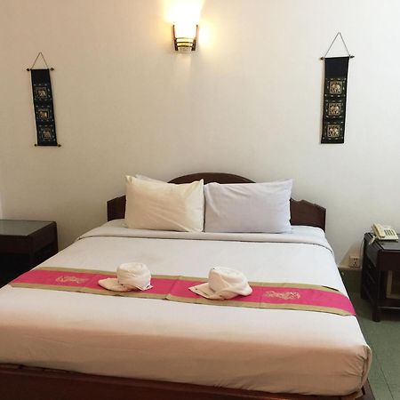 Central Night Hotel Siem Reap Exteriör bild