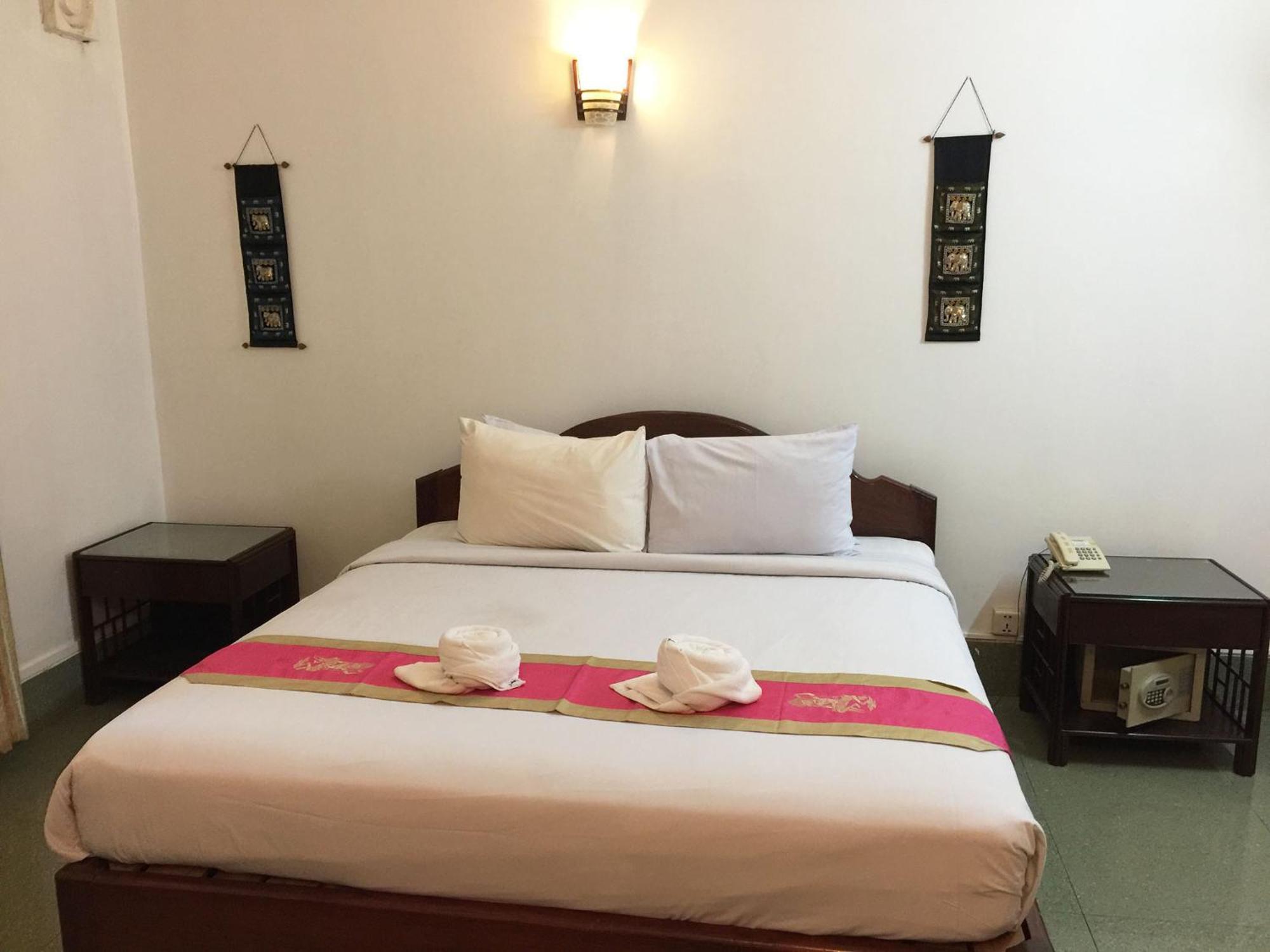 Central Night Hotel Siem Reap Exteriör bild