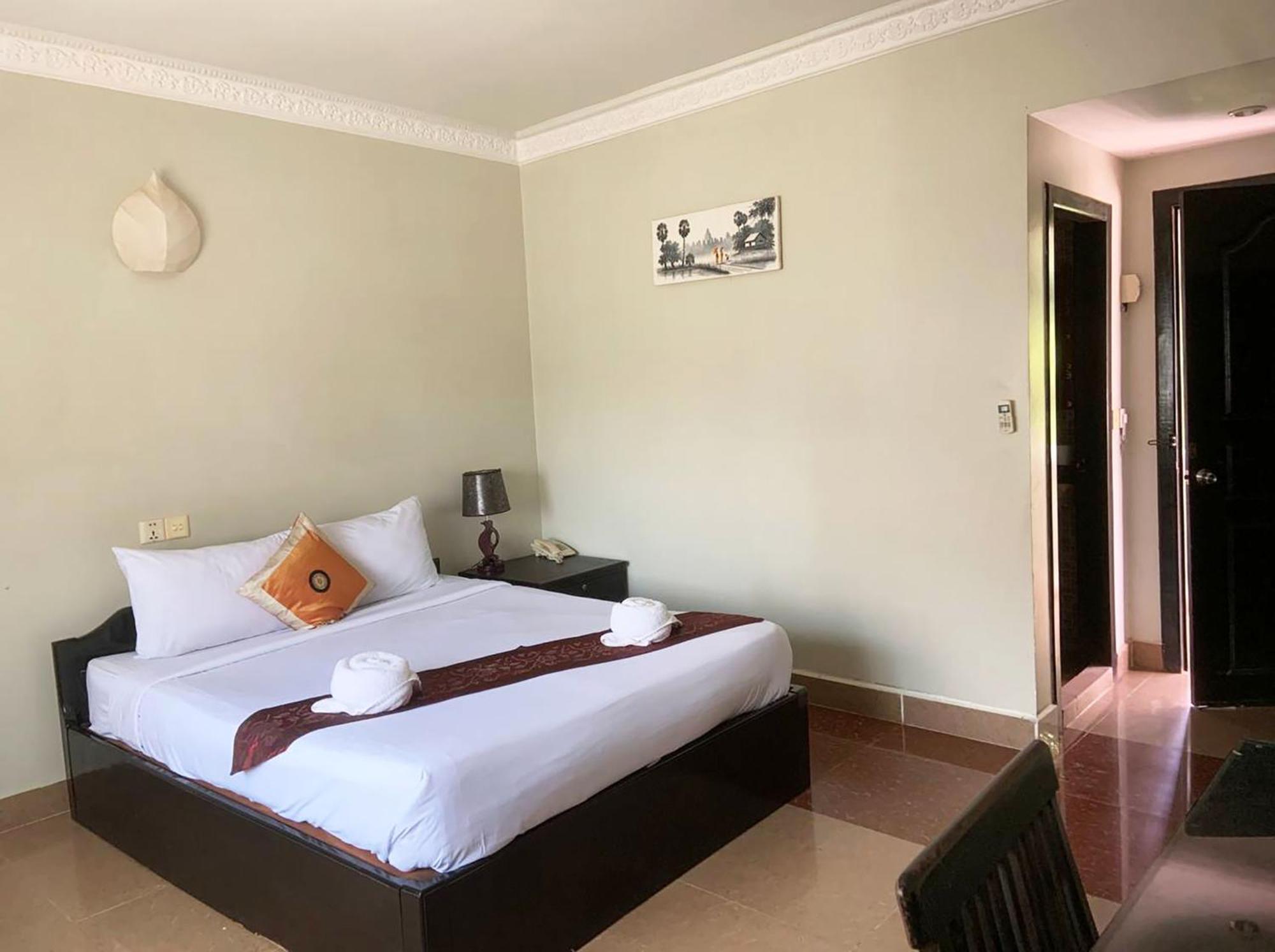 Central Night Hotel Siem Reap Exteriör bild