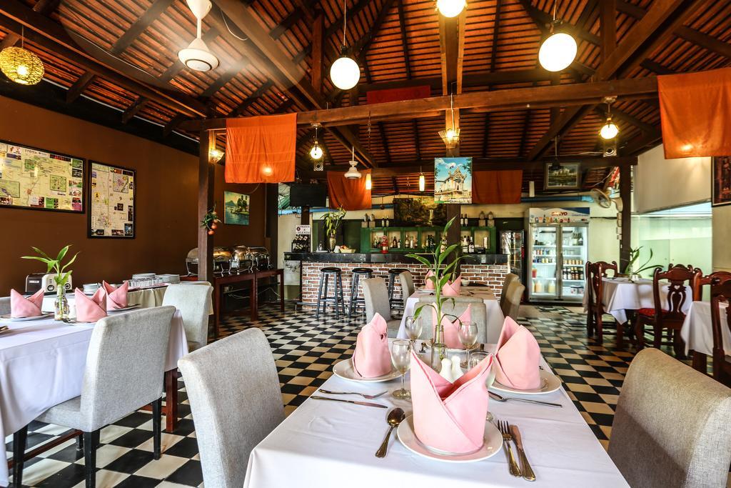 Central Night Hotel Siem Reap Exteriör bild