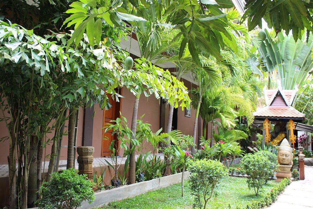 Central Night Hotel Siem Reap Exteriör bild