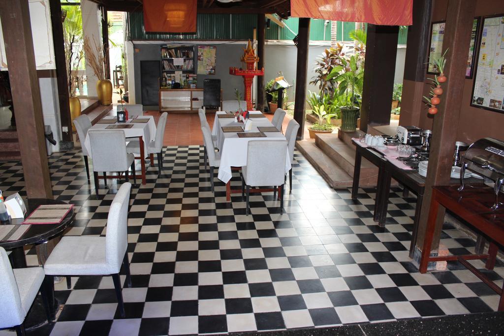 Central Night Hotel Siem Reap Exteriör bild