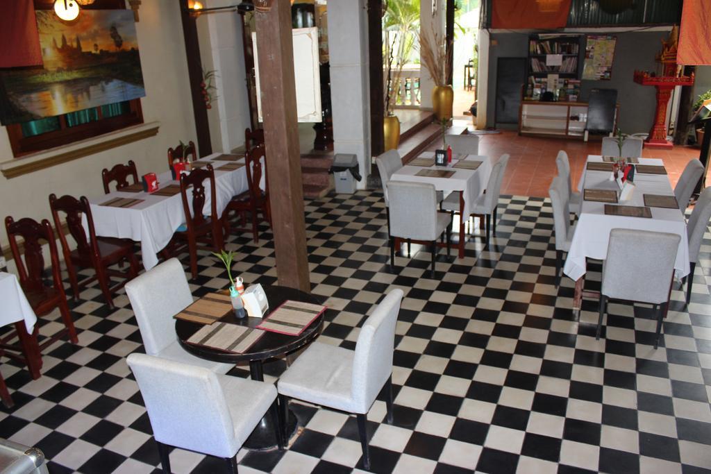 Central Night Hotel Siem Reap Exteriör bild