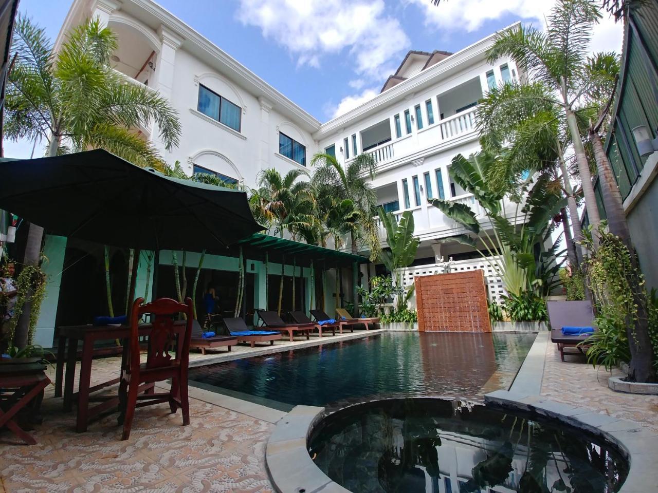 Central Night Hotel Siem Reap Exteriör bild