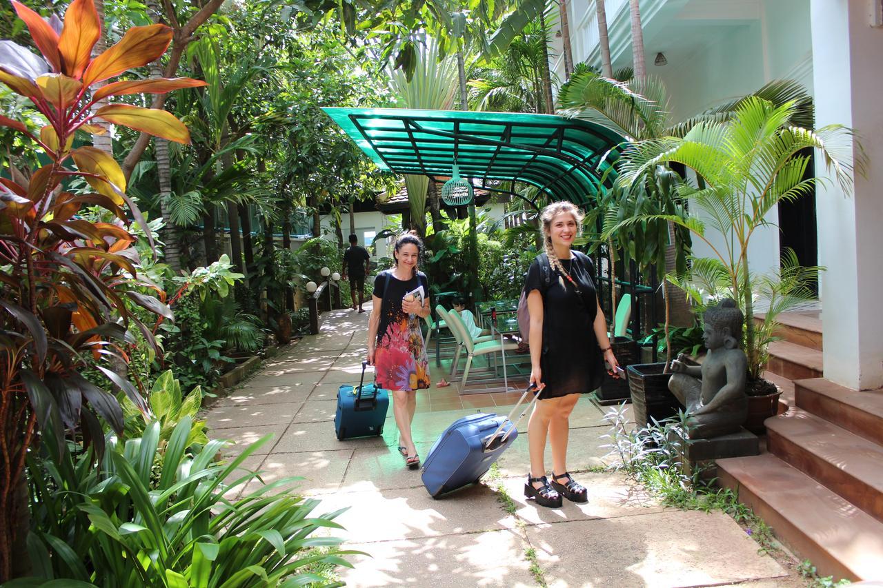 Central Night Hotel Siem Reap Exteriör bild