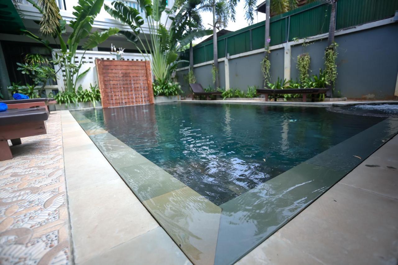 Central Night Hotel Siem Reap Exteriör bild