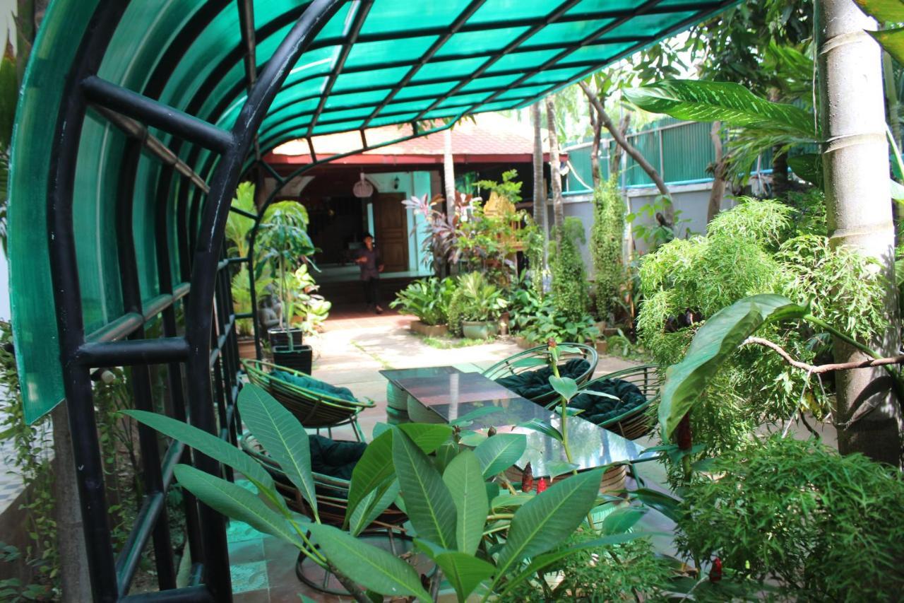 Central Night Hotel Siem Reap Exteriör bild