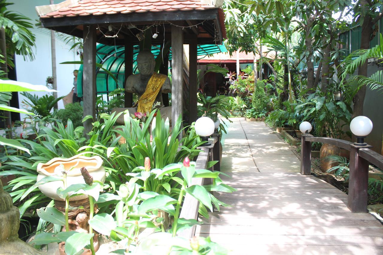 Central Night Hotel Siem Reap Exteriör bild