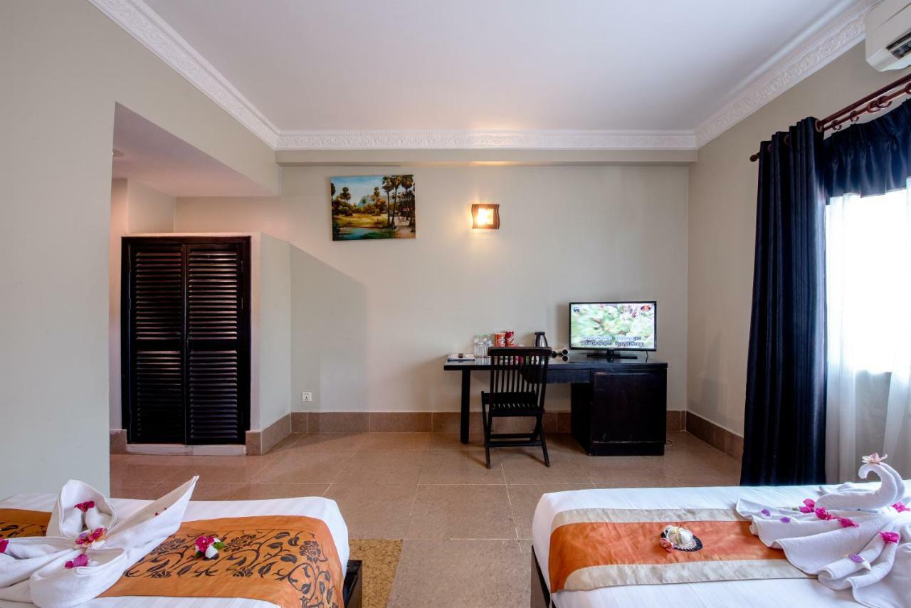 Central Night Hotel Siem Reap Exteriör bild